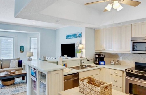 Holmes Beach House | Relax & Unwind at Bryant’s Beach Bungalow!