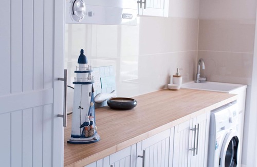 Wrenfordsley House | Relax & unwind at Shades of Blue Eco Retreat. Stunning bayviews & private beach