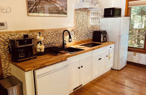 East Falmouth Apartment | Relax & Unwind at this Adorable and very private 1 bedroom 1 bath studio