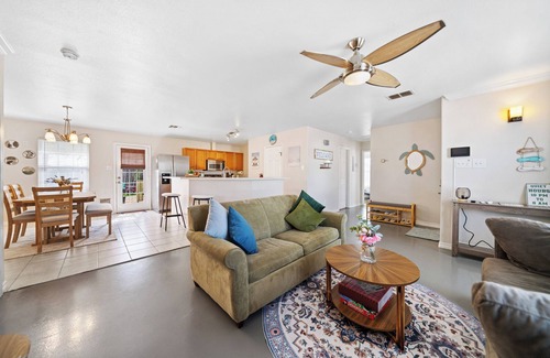 Flour Bluff House | Relax & Unwind at Our Coastal Retreat