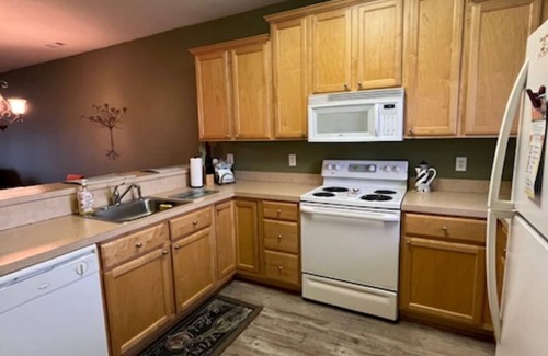 Historic District Condo | Relax & Unwind - Charming 2 Bedroom/2 Bath Condo with Screened in Porch