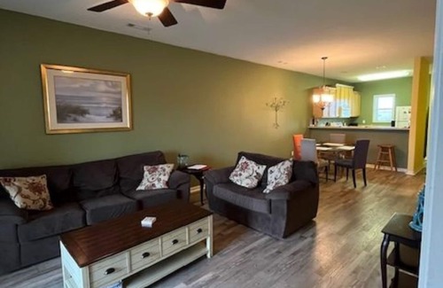 Historic District Condo | Relax & Unwind - Charming 2 Bedroom/2 Bath Condo with Screened in Porch