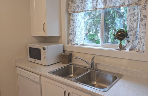 Mission House | Relax & Unwind: Coach House, 1 Bedroom