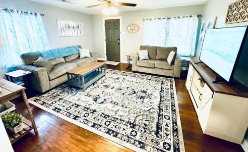 Nederland House | Relax & Unwind in 2BR 1BA Home in Quiet Neighborhood