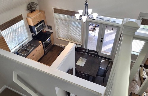 Okanagan-Similkameen House | Relax & Unwind in a Stunning 3-Bedroom Cottage near the Pool & Beach