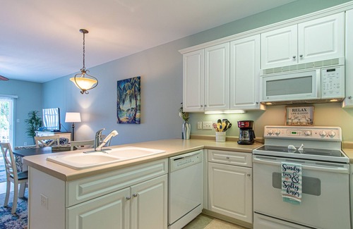 Southport Condo | Relax & Unwind in Blue Haven!