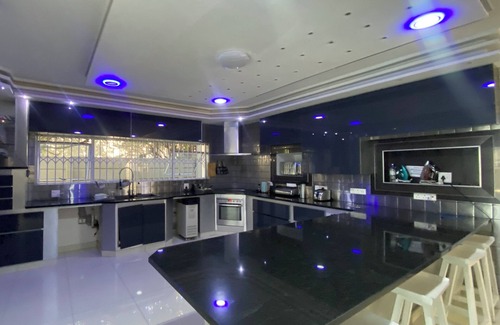 Parow North House | Relax & Unwind in Parow North !