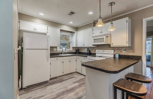 Ocean Isle Beach House | Relax & Unwind – Ocean Isle Beach Retreat w/Firepit & Fenced Yard