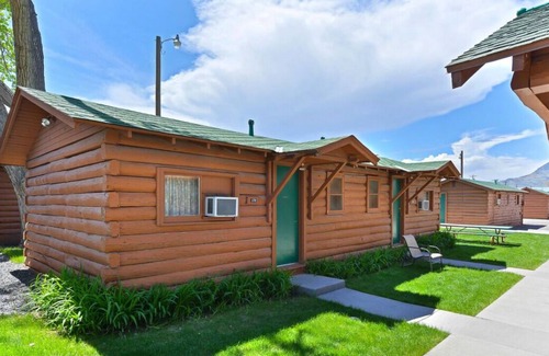 Cody House | Relax & Unwind! On-site Pool and Restaurant, Close to Shoshone National Forest!