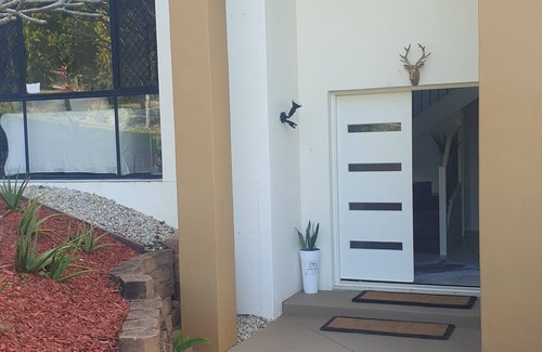 Reedy Creek House | Relax & Unwind on the Gold Coast. 15 to 20 mints drive from Burleigh Beach