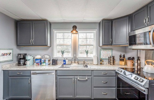 Hixson House | Relax & Unwind w/Lightning Fast Wi-Fi & Smart TVs