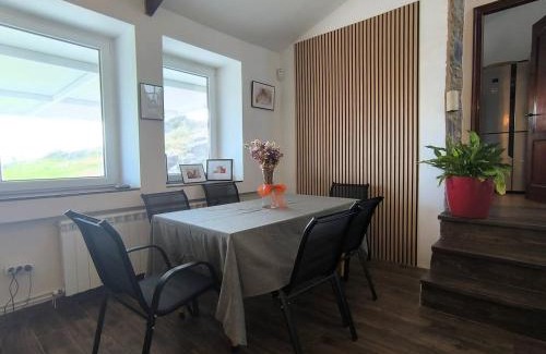 A Capela Ski Chalet | Relax & Vistas, casa en la roca