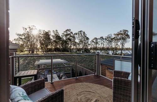 Nagambie House | Relax & watch magical sunsets upstairs balconies overlooking the beautiful lake