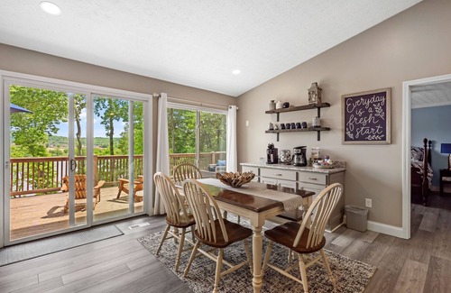 Kingston House | Relax with a view of the lake