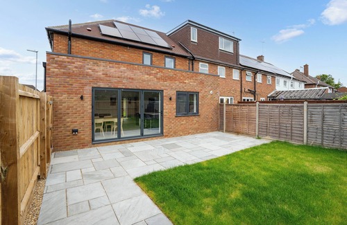 Cambridge House | Relax with easy access to Cambridge. Electric car charging and parking available
