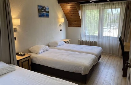 Lekkerkerk Hotel | Relax with Free Parking, Outdoor Pool & Terrace Dining Surrounded by Nature