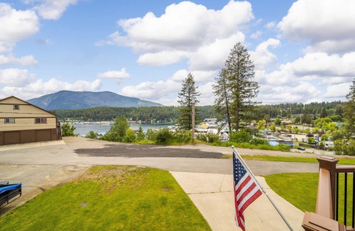 Bayview House | Relax with room to entertain in Beautiful Bayview!
