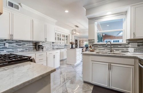 Lake Highlands House | Relax with Style 5BD/4.5BA Location and Amenities