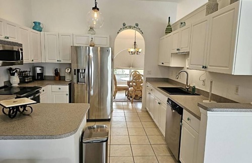 Mariner House | Relax with the family minutes from multiple beaches, friendly with private pool