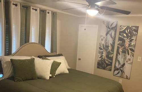 Whitehaven House | Relax with the family near Elvis attractions and near Downtown Memphis