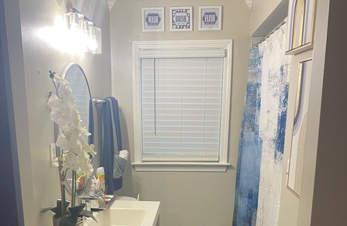 Whitehaven House | Relax with the family near Elvis attractions and near Downtown Memphis