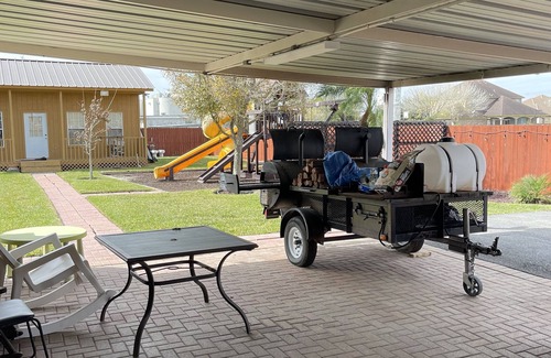 Edinburg House | Relax with the family and enjoy a peaceful stay at this location.