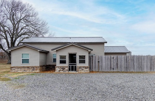 Birdeye House | Relax with the whole family as you visit a small town in Arkansas.