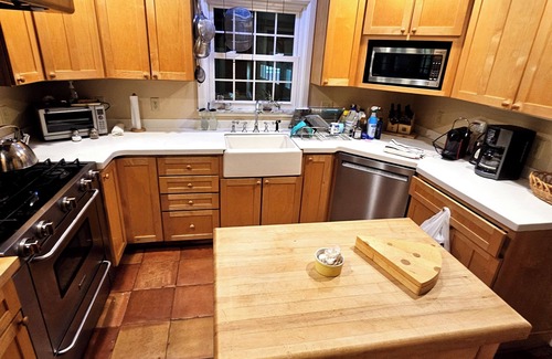Armbrust House | Relax & Work: Cozy 4BR Retreat, Fireplace, Fast Wi Fi, Ideal Location, Turnpike