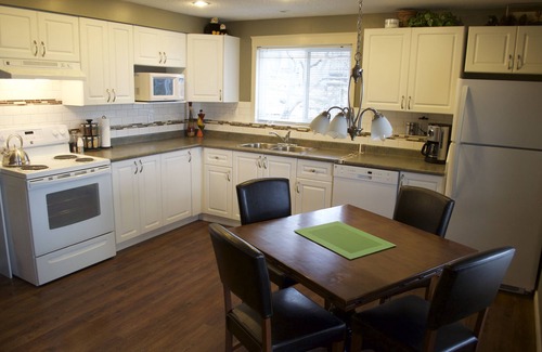Central Okanagan House | RELAX, You're on LAKE TIME! Business Licence # 5532