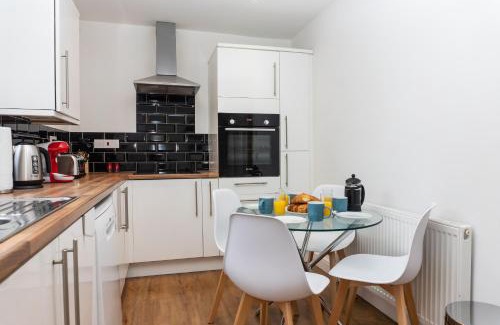 Cribbs Causeway House | Relaxation by Olauda SA - 3 Bed House with Free Parking