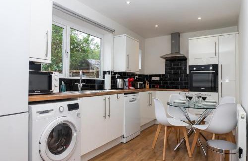 Cribbs Causeway House | Relaxation by Olauda SA - 3 Bed House with Free Parking