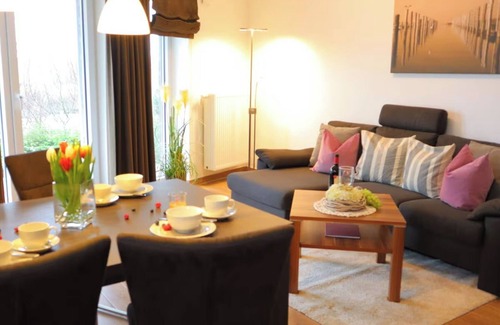 Wurster Nordseekuste Apartment | "Relaxation on the North Sea dyke: The Apartment Nordseetraum welcomes you!"