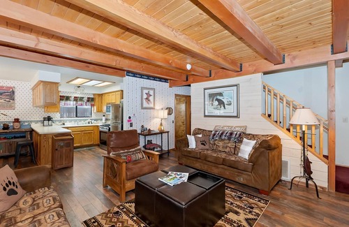 Fox Farm Cabin | Relaxation Flats by Destination Big Bear : Close to the Lake! Hot Tub! Boat Parking! Propane BBQ!