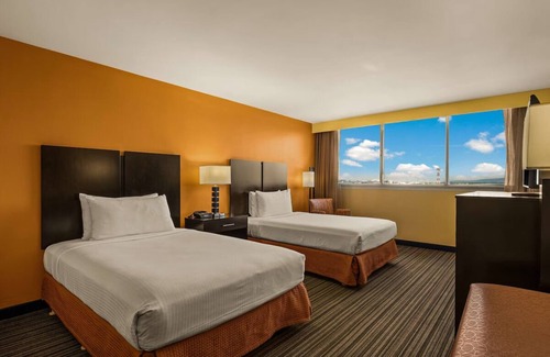 Western Honolulu Hotel | Relaxation Heaven | 2 Double Beds Standard Room with Swimming Pool