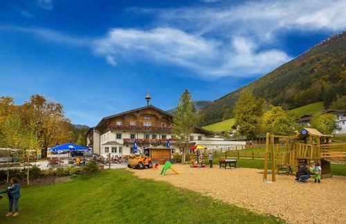 Landl Apartment | Relaxation in Tyrol: Comfortable holiday apartment 12 in Austria - family paradise MoNi