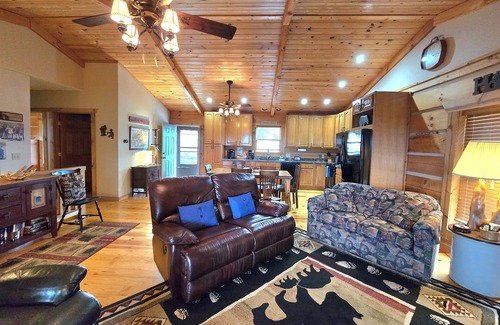 Newport Cabin | Relaxation Meets Fun at Our “Endless View Cabin”