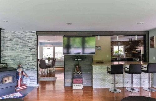 Ashland House | Relaxation Retreat: Home w/Hot Tub, Gym & Sauna