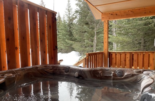 Anchor Point House | Relaxation Station - Hot Tub and Two Bedroom Cabin