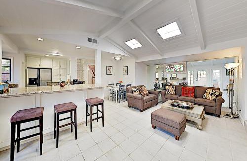 Corona del Mar House | Relaxation Station