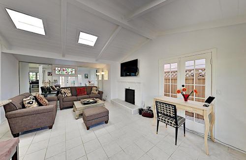 Corona del Mar House | Relaxation Station