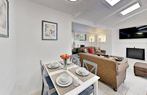 Corona del Mar House | Relaxation Station