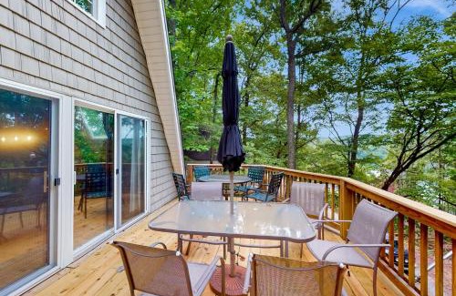 Flat Hollow Marina House | RelaxAwhile Cabins-HideAway Hollow