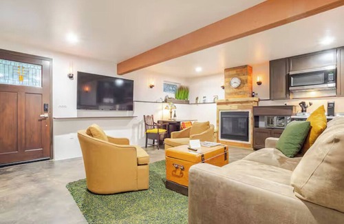 Northwood Apartment | Relaxed 1 Bedroom under the Russian River Redwoods