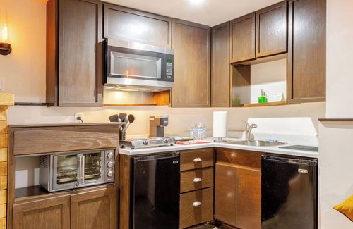 Northwood Apartment | Relaxed 1 Bedroom under the Russian River Redwoods