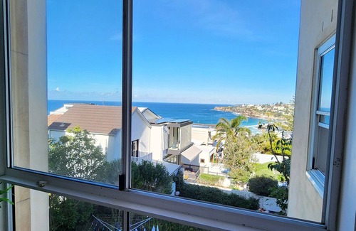 Bronte Apartment | Relaxed Coastal Living With Fantastic Ocean Views