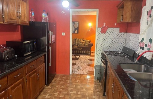 Stewart Town House | Relaxed Comfort in the Heart of Brown’s Town in a lovely 3-bdrm bungalow w/WiFi