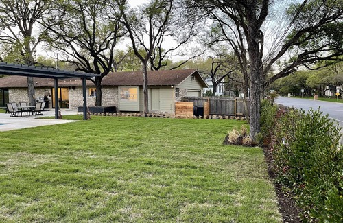 Dellana Hills House | Relaxed & Cozy with pool/hot tub only 5 minutes from downtown ATX