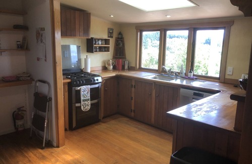 Kakanui House | Relaxed family accommodation close to the beach and river.