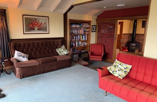 Kakanui House | Relaxed family accommodation close to the beach and river.