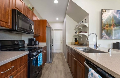 Ewa House | Relaxed Island Living- WD, AC, Backyard, Workspace